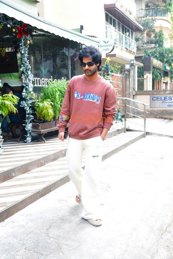 Photos: Aman Devgan snapped in Bandra Photos: Aman Devgan snapped in Bandra