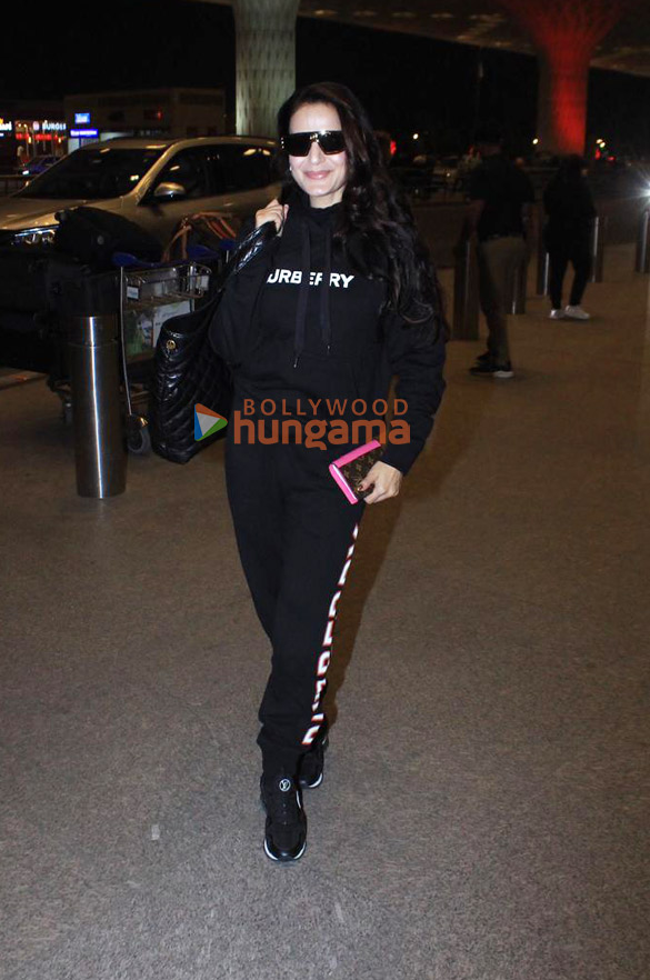 photos ameesha patel snapped at the airport 2