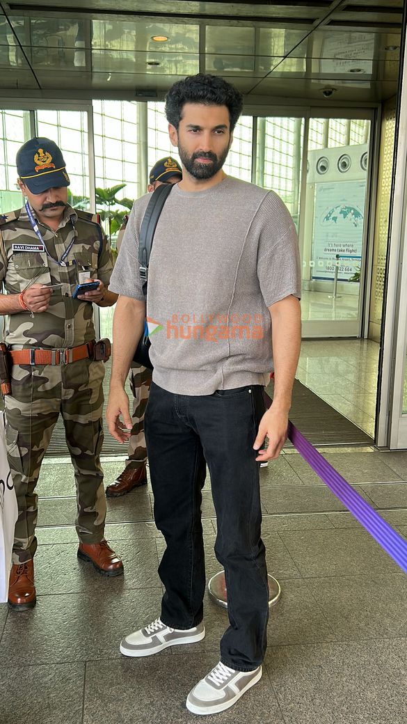 photos anil kapoor and aditya roy kapur snapped at the airport 1 2