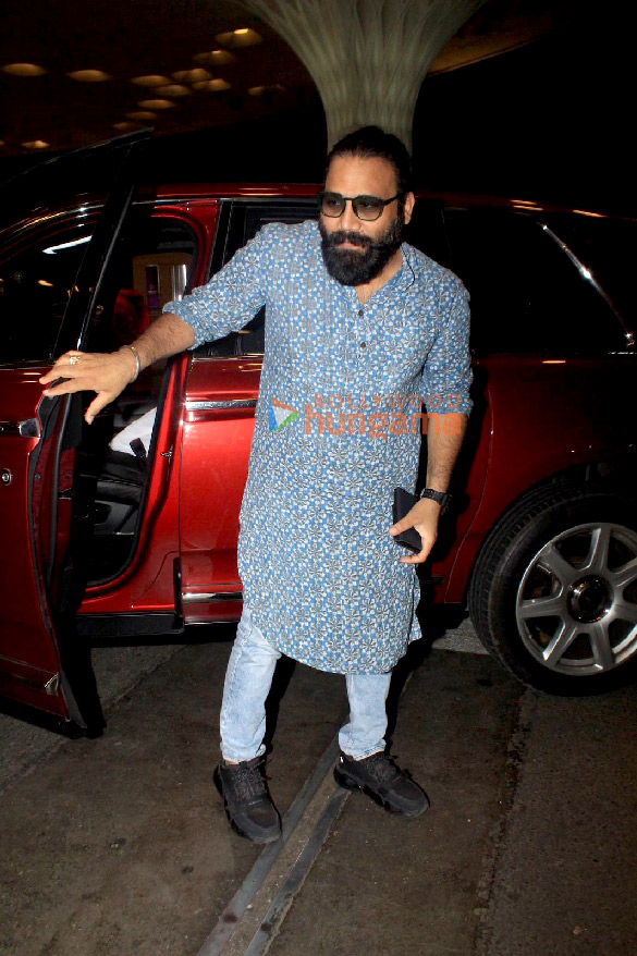 photos bhushan kumar sandeep reddy vanga and shiv chanana snapped at the airport 3