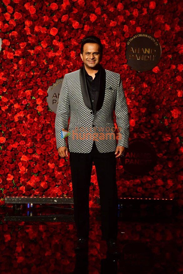 photos celebs attend anand pandits birthday bash 990 5