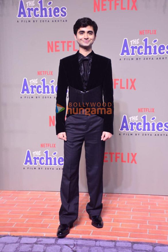 photos celebs grace the premiere of the archies 1121 2