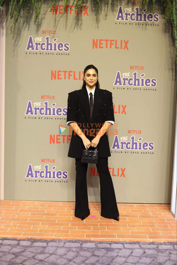 photos celebs grace the premiere of the archies 777 29