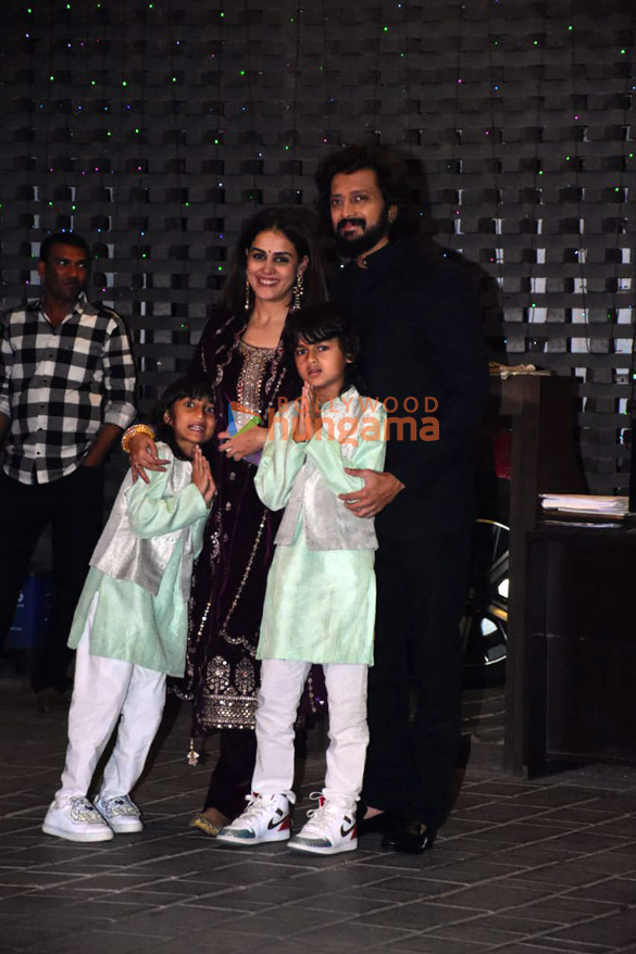 photos celebs snapped arriving at arpita khans residence 4 4