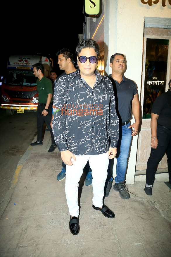 photos celebs snapped at los cavos in bandra 11