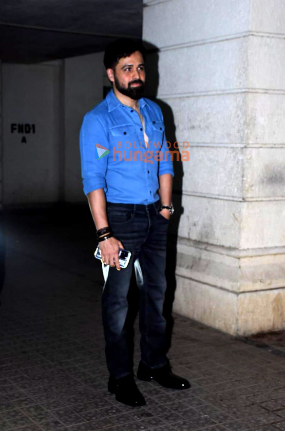 photos emraan hashmi snapped in bandra 4
