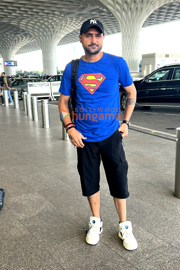 photos gauri khan and anupam kher snapped at the airport 10