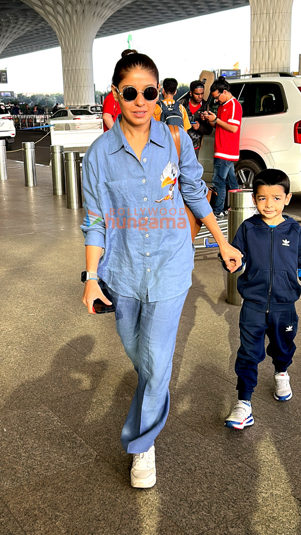 photos gauri khan and anupam kher snapped at the airport 6