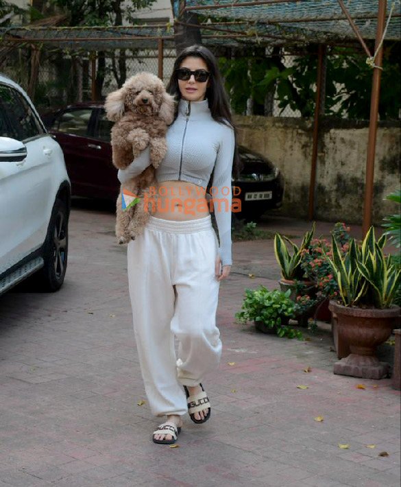 photos giorgia andriani snapped in bandra 2 15