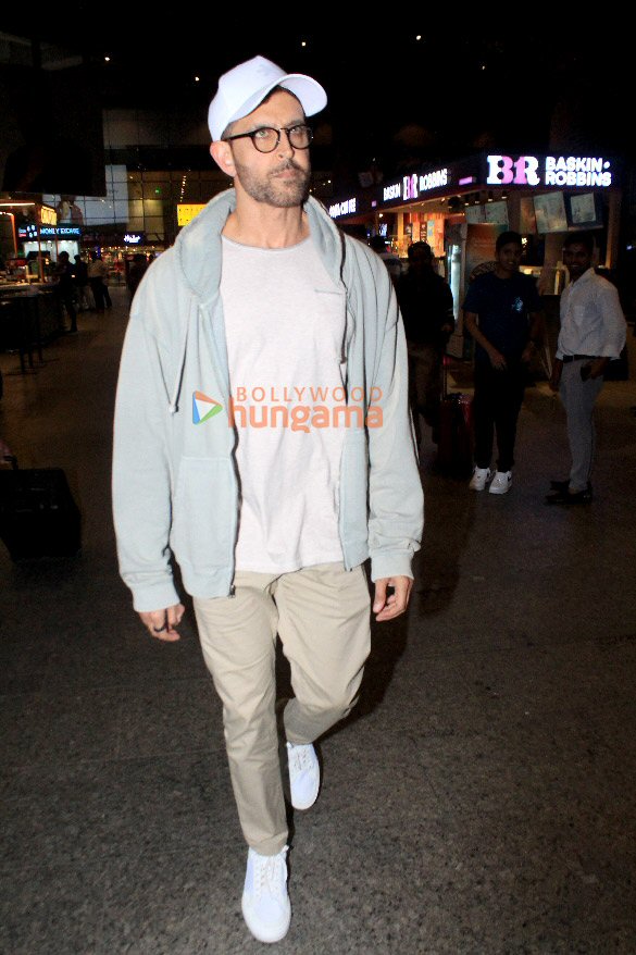 photos hrithik roshan and nora fatehi snapped at the airport 2