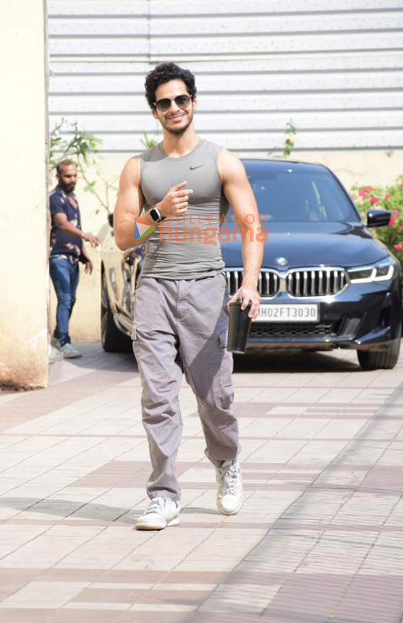 photos ishaan khatter spotted outside the gym in bandra 3