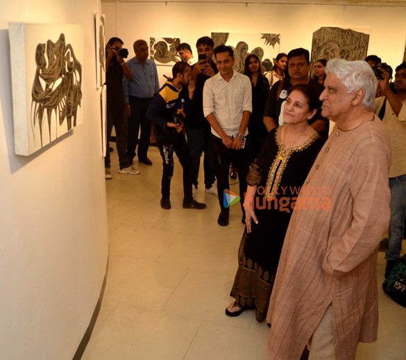 photos javed akhtar lauds kiran chopras event at jehangir art gallery 9