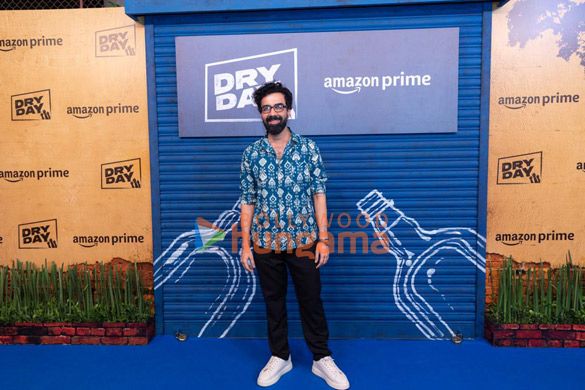 photos jitendra kumar shriya pilgaonkar annu kapoor and other celebs snapped at the screening of their film dry day 3