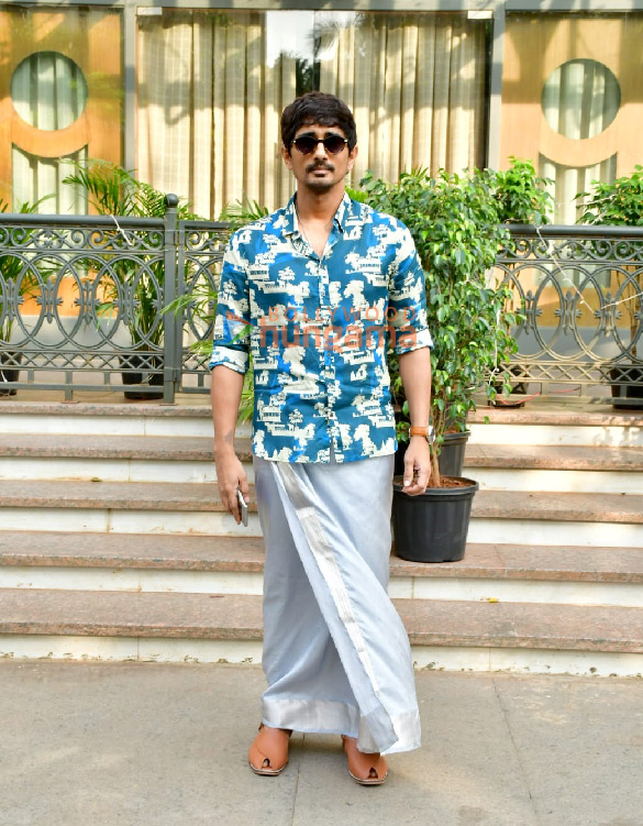 photos kareena kapoor khan bobby deol jyothika siddharth tillotama shome jaideep ahlawat and vikrant massey snapped at anupama chopras roundtable 6