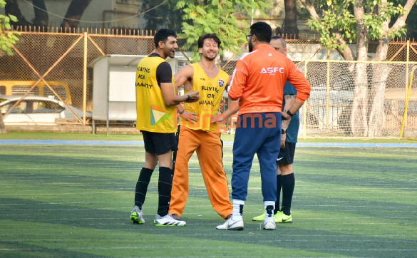 photos kartik aaryan abhishek bachchan tiger shroff and others snapped at all star fc football match in juhu 3