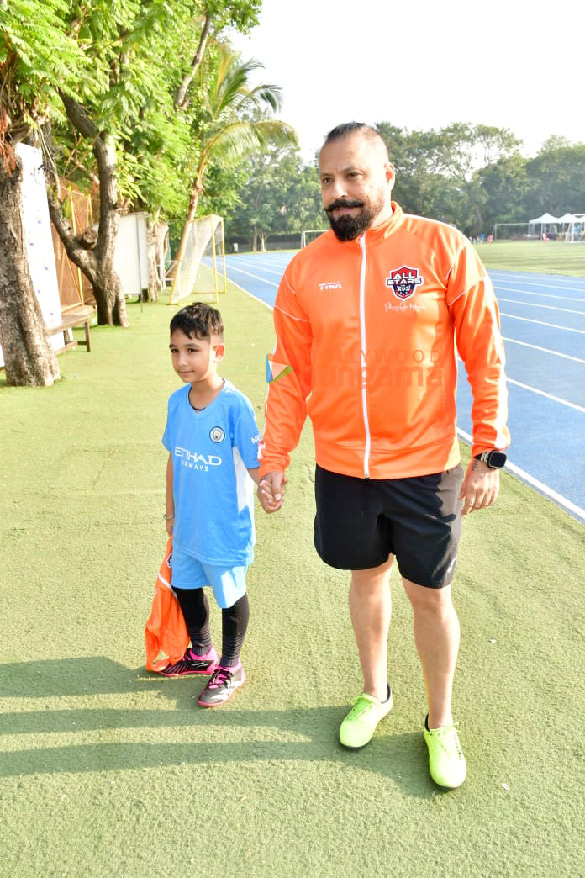 photos kartik aaryan aparshakti khurana and bunty walia snapped at an all star football match 3