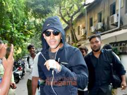 Photos: Kartik Aaryan snapped in Juhu