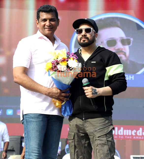 Photos: Mika Singh, Emiway Bantai, Gurmeet Choudhary and others attend Malad Masti by MLA Aslam Shaikh