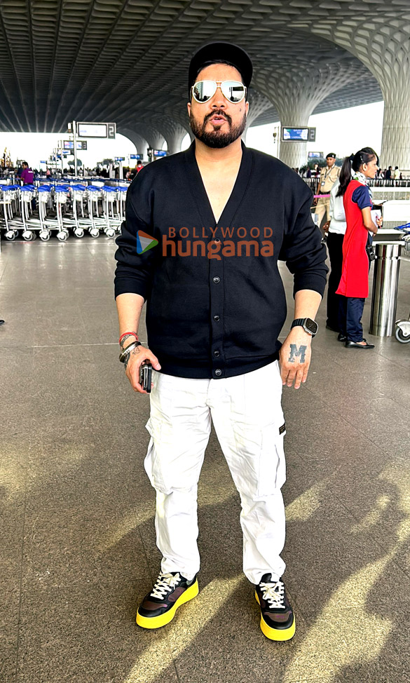 photos nora fatehi khushi kapoor and mika singh snapped at the airport 3
