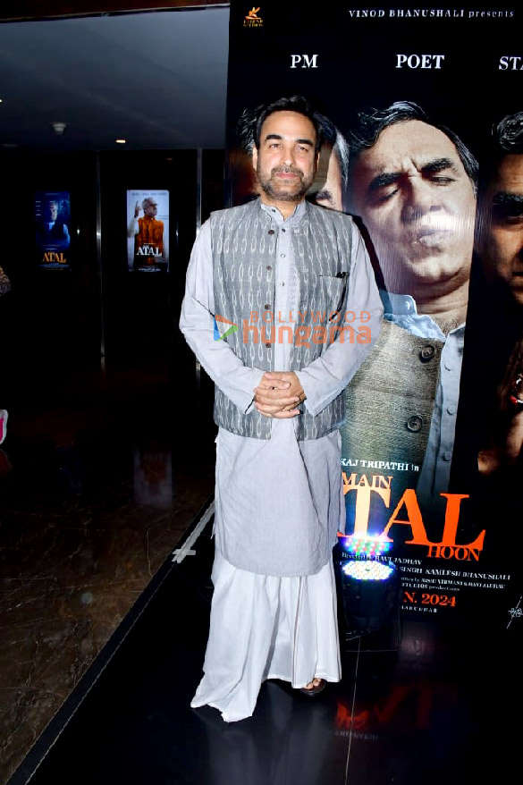 photos pankaj tripathi sandeep singh vinod bhanushali and others snapped at the trailer launch of main atal hoon 2
