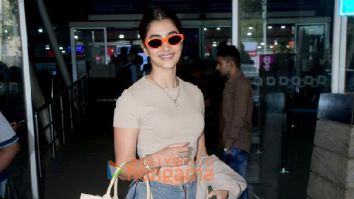 Photos: Pooja Hegde, Tara Sutaria, Malaika Arora and others snapped at the airport