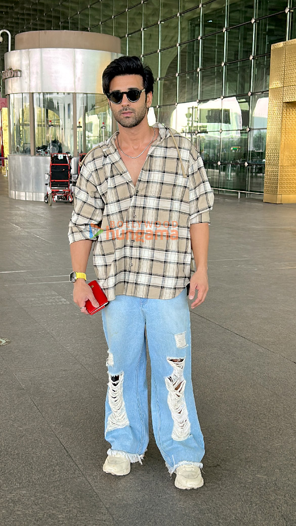 photos pooja hegde tara sutaria malaika arora and others snapped at the airport 4