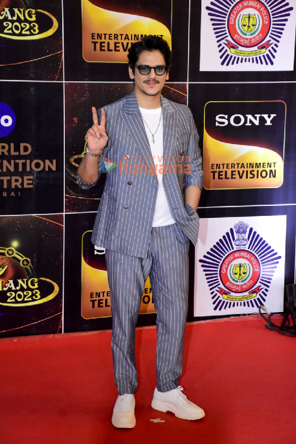 photos ranbir kapoor bobby deol kiara advani and other celebs grace umang 2023 7