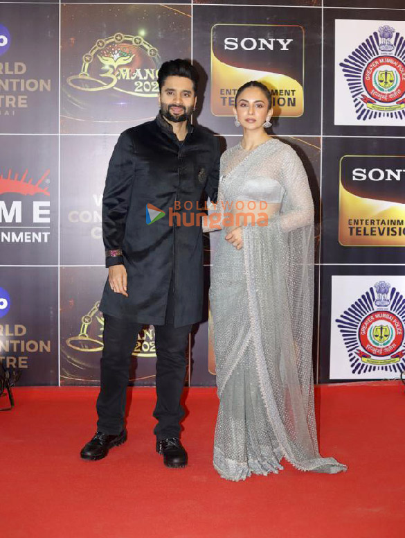 photos ranbir kapoor bobby deol kiara advani and other celebs grace umang 20231 11
