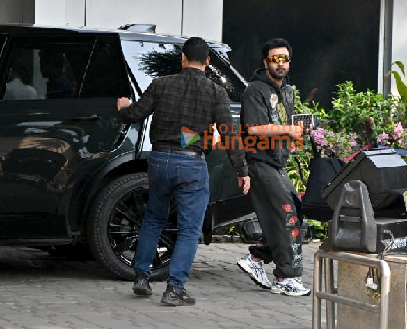 photos ranbir kapoor and alia bhatt snapped at kalina airport 1 2