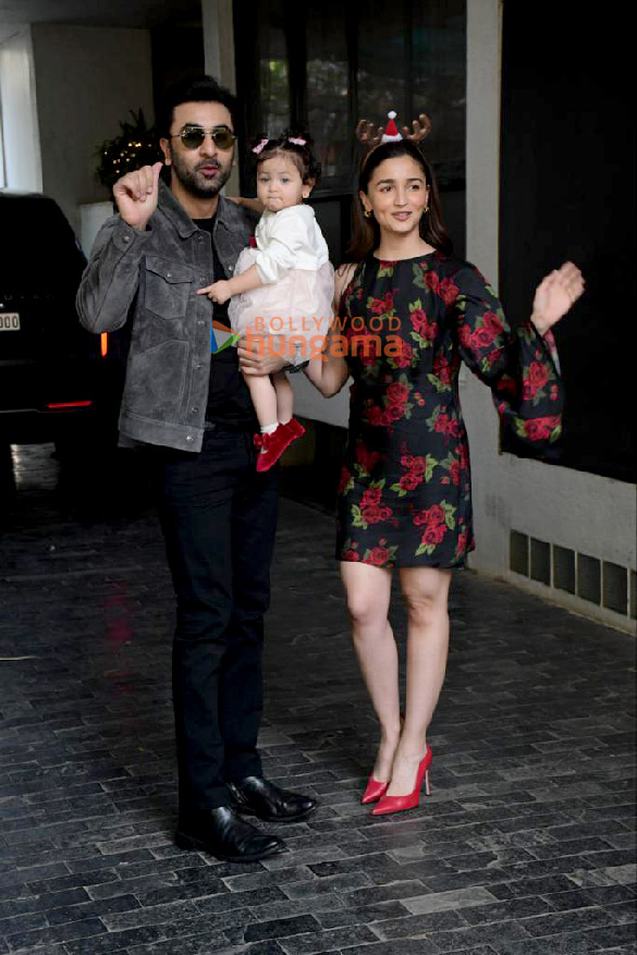 photos ranbir kapoor and alia bhatt snapped with daughter raha others at kapoor residence for christmas 2023 celebration 5