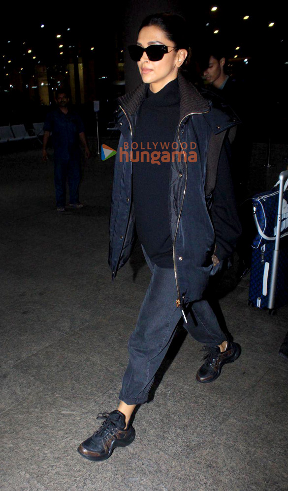 Photos: Ranveer Singh, Deepika Padukone, Kriti Sanon and others snapped at the airport