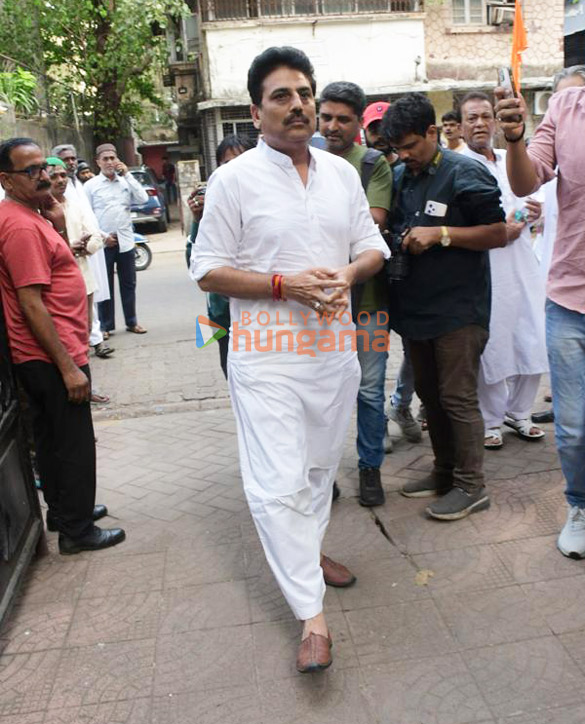 photos raza murad johny lever avtar gill sudesh bhosale and others snapped at junior mehmoods residence 15