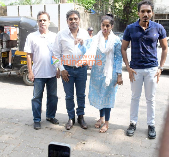photos raza murad johny lever avtar gill sudesh bhosale and others snapped at junior mehmoods residence 2