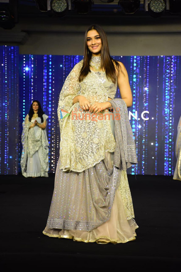 photos saiee manjrekar and nushrratt bharuccha grace shaina ncs fashion show 3