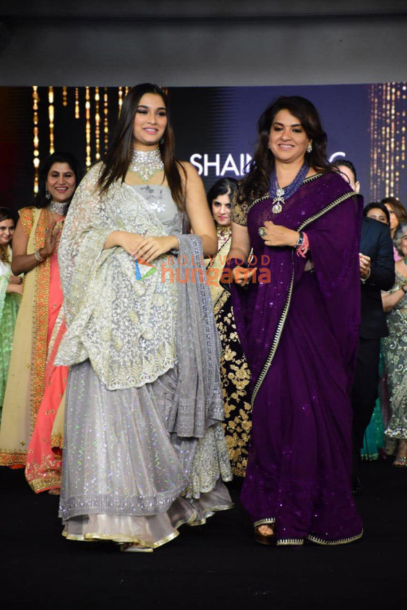 photos saiee manjrekar and nushrratt bharuccha grace shaina ncs fashion show 5