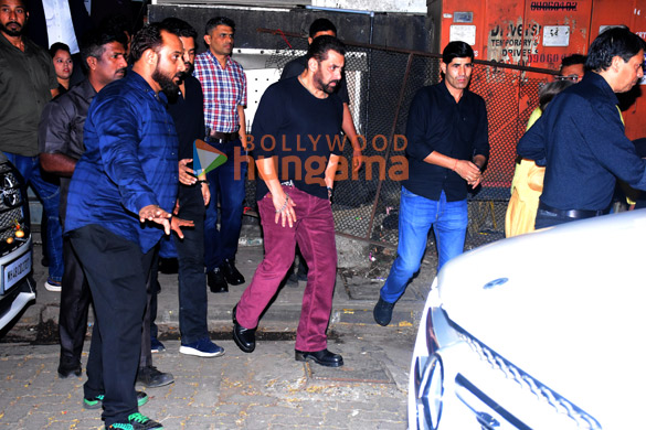 Photos: Salman Khan, Iulia Vantur and other celebs snapped at Sohail Khan’s birthday bash Photos: Salman Khan, Iulia Vantur and other celebs snapped at Sohail Khan’s birthday bash