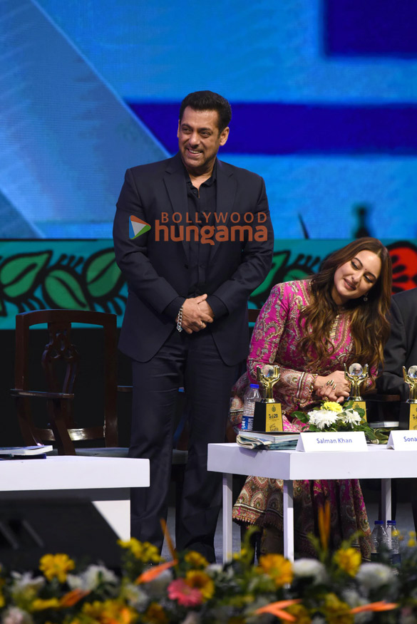 photos salman khan sonakshi sinha shatrughan sinha and others grace the kolkata international film festival 5