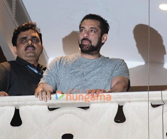 photos salman khan greets fans at galaxy apartments on his birthday in bandra 7