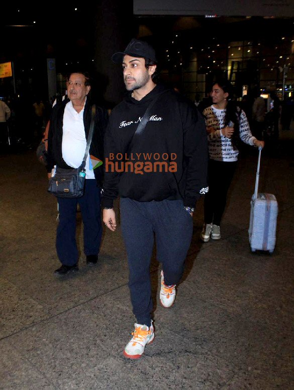 photos shah rukh khan anushka sharma emraan hashmi and others snapped at the airport 5