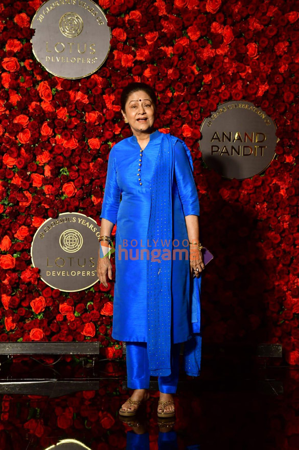 photos shah rukh khan kajol and others attend anand pandits birthday bash 7766 13