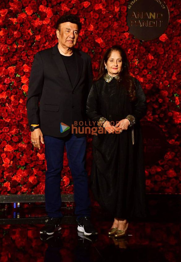 photos shah rukh khan kajol and others attend anand pandits birthday bash 7766 14