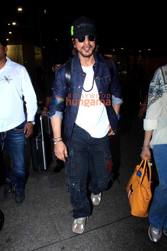 photos shah rukh khan snapped at the airport 3 5