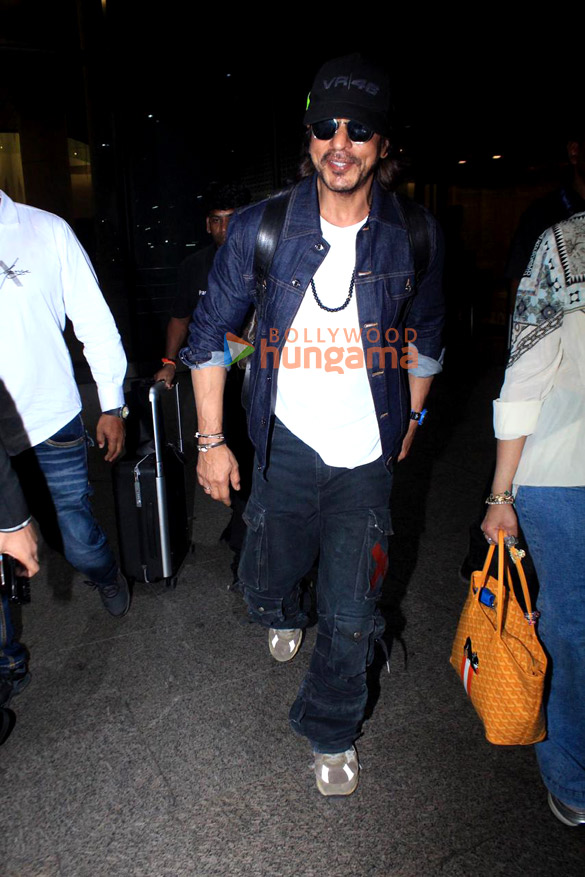 photos shah rukh khan snapped at the airport 4 5