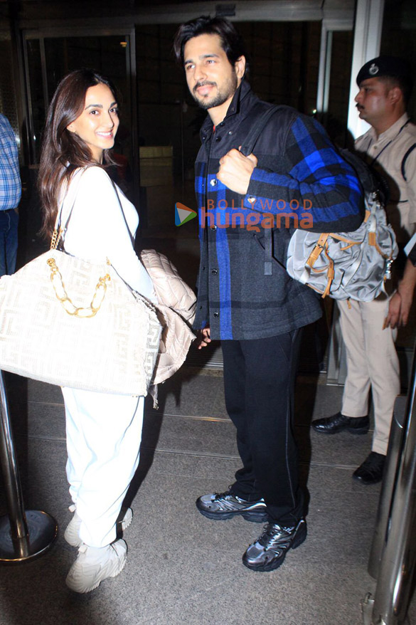 photos sidharth malhotra and kiara advani snapped at the airport 1 4