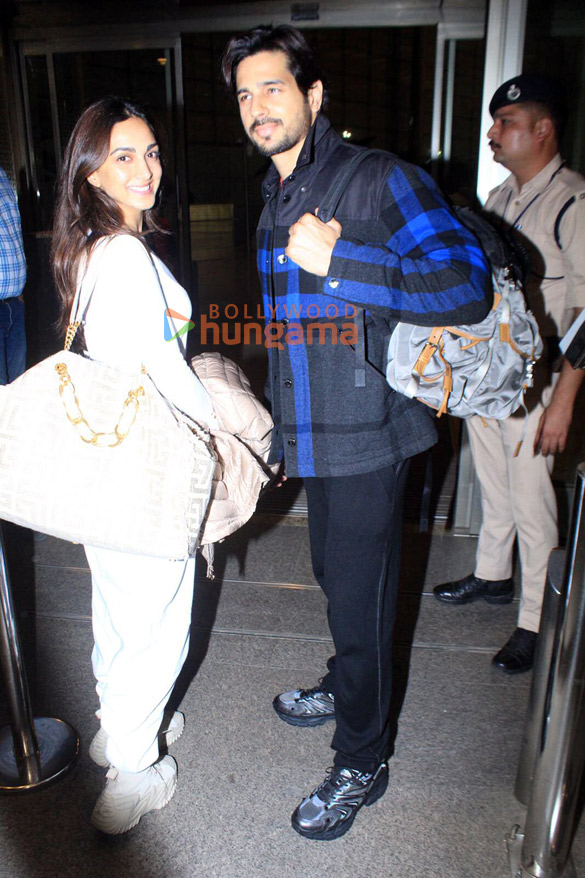 photos sidharth malhotra and kiara advani snapped at the airport 3 4