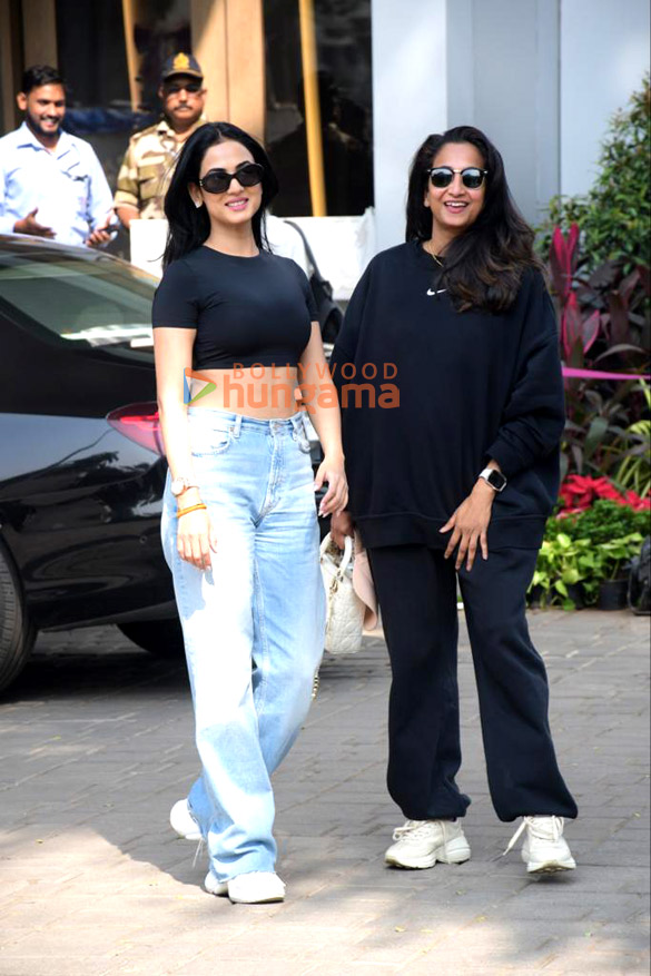 photos suhana khan agastya nanda and navya naveli nanda snapped at kalina airport 6