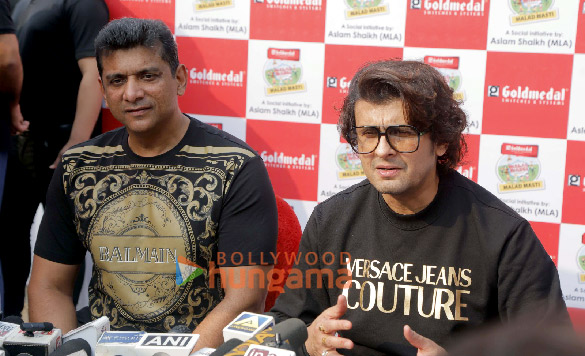 photos sunil grover sonu nigam bhoomi trivedi and other celebs snapped at malad masti event 6