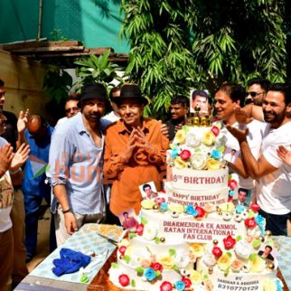 Photos: Sunny Deol celebrates Dharmendra's 88th birthday at his house