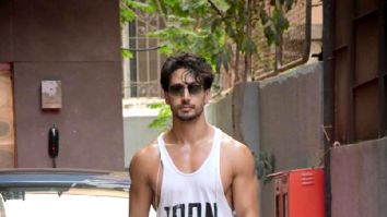 Photos: Tiger Shroff spotted outside a clinic in Khar