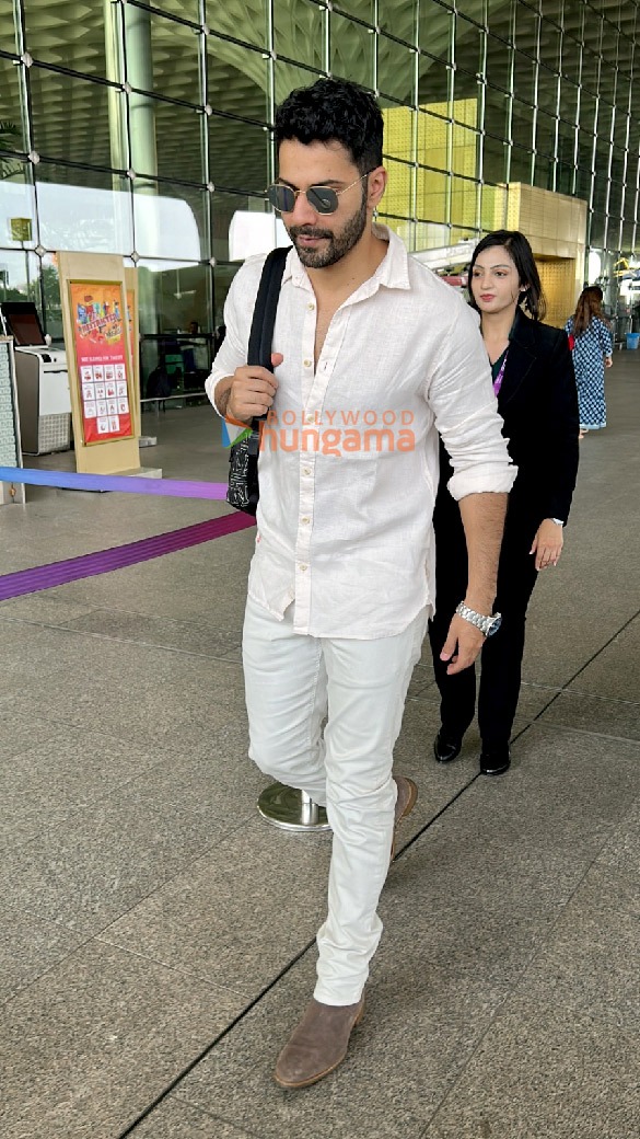 photos twinkle khanna dimple kapadia and others snapped at the airport 8